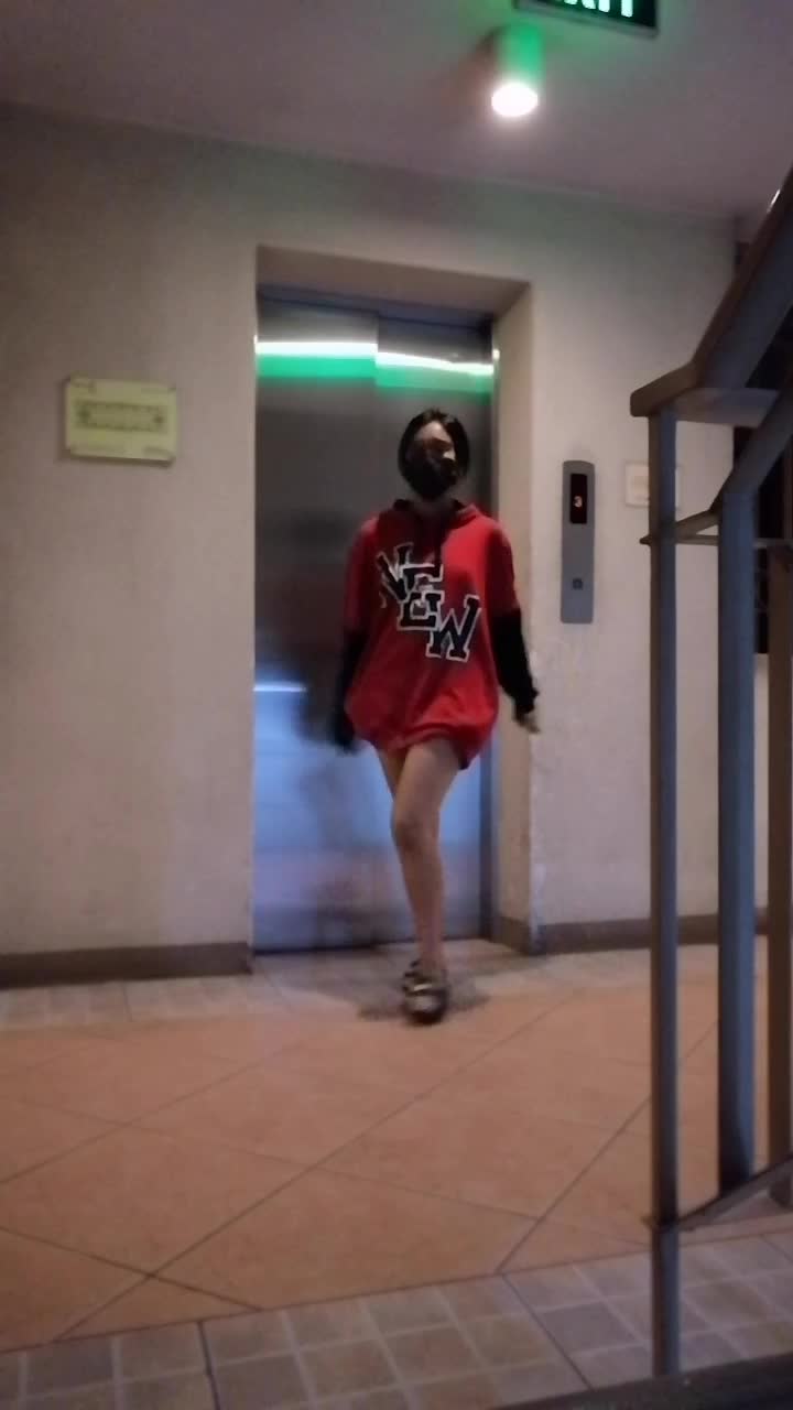 高学历大学生极度反差露脸眼镜妹【刘阳】无底线自拍合集1，露出裸舞啪啪，又骚又母狗#大学生  #反差  #眼镜妹  #刘阳 #裸舞 #露出