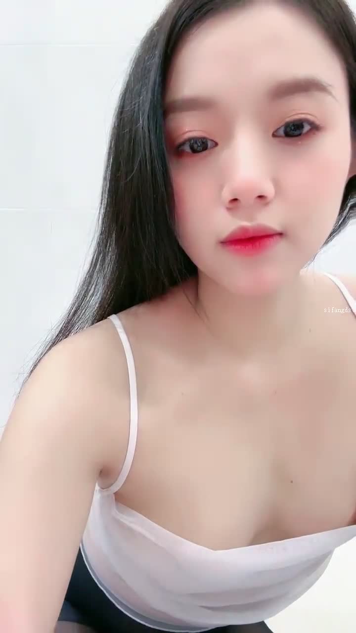 新人极品御姐，【藍瓶蛹】，超骚~超漂亮，插得喷水，一看就没少被人操的货色！#御姐 #藍瓶蛹 #潮吹