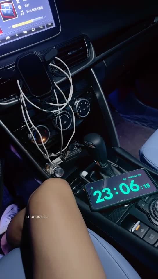 【战女狼】 野外4P~车上刺激狂干~无套内射~过瘾#战女狼  #野外  #4P  #内射