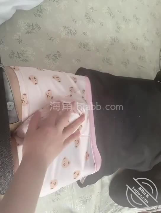 露脸女大神与哥哥乱伦，自慰被哥哥撞见，玩弄的淫水泛滥包住了哥哥整个鸡巴#露脸 #乱伦  #兄妹  #自慰