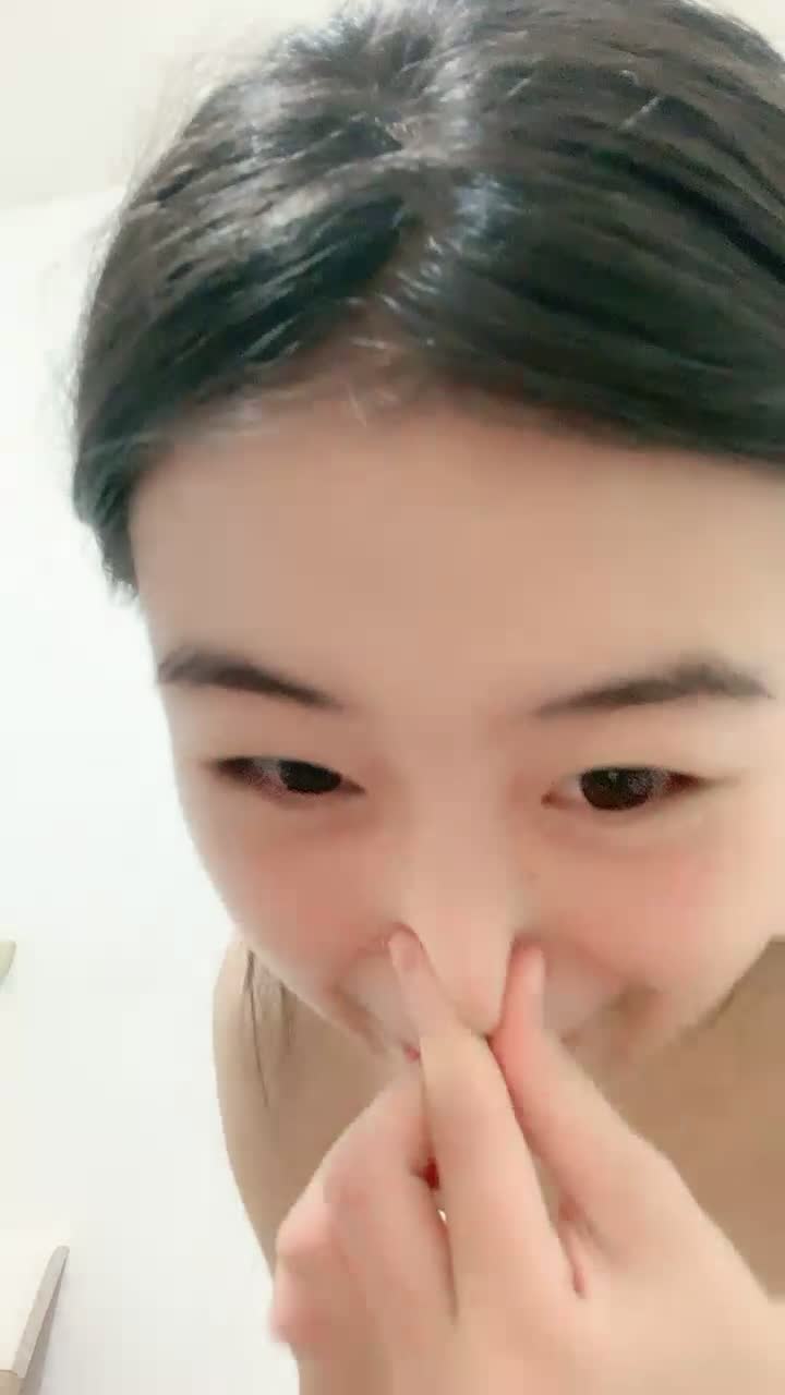 实习小护士，【05实习护士】，下班在自己出租屋里，吃零食脱光裸聊#护士  #裸聊