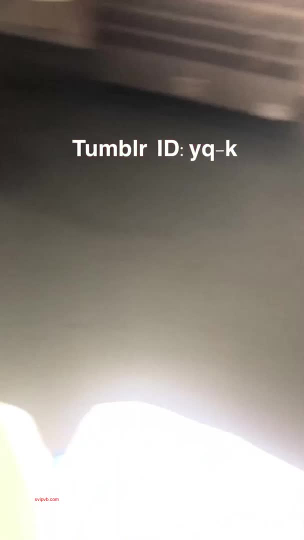 YQK全系列。大胆淫妻在全是男人的列车上玩露出，坐她对面的学生弟弟貌似发现了什么，老婆干脆假装玩手机侧身分开腿让小弟弟看个够 #YQK #淫妻绿帽 #露出 #国产精品 防走失导航-->@QWFL8 1