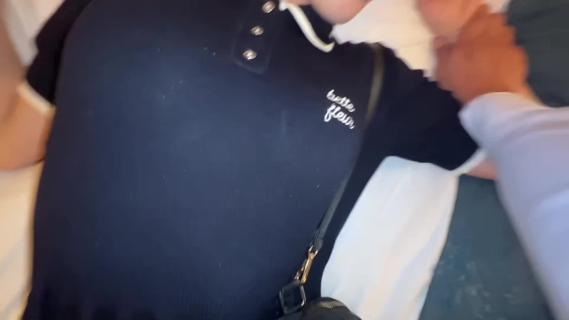 身材苗条的大奶美眉一间房有点害羞不情愿脱了衣服就开车 洗完香香再次输出 连续内射两次#内射  #害羞