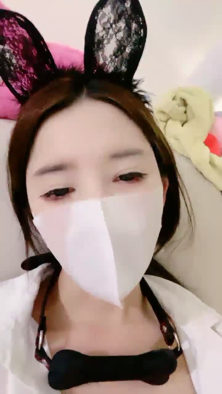 颜值能让人中毒很深的 高颜值高档女神，大胸高挑身材，放外围圈也要5K起步，女神和她小鲜肉男友日常啪啪 #颜值 #直播 #大奶 #口交