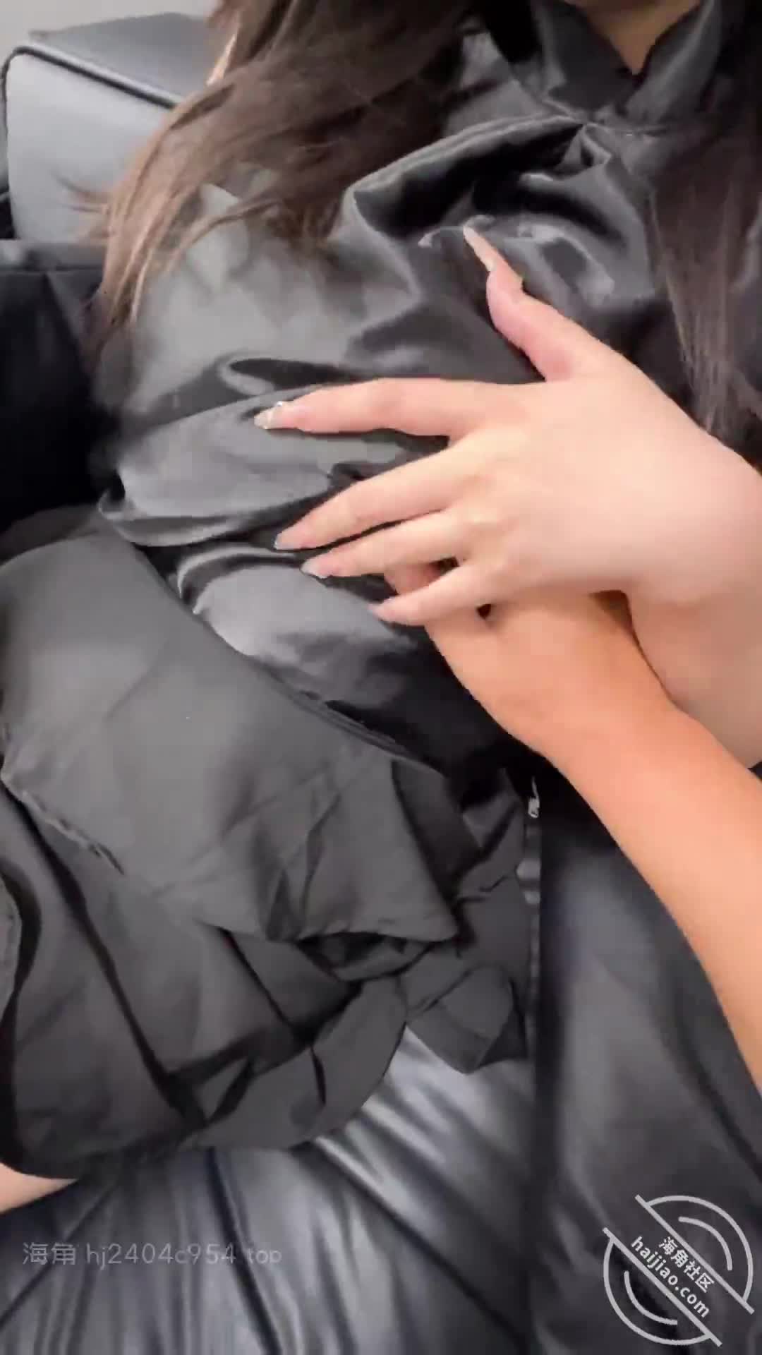 海角社区乱伦大神奶子即正义 约操老婆妹妹,黑色小礼服太性感了,三次射精,口爆颜射顶满~#海角社区  #乱伦  #小姨子  #口爆  #颜射