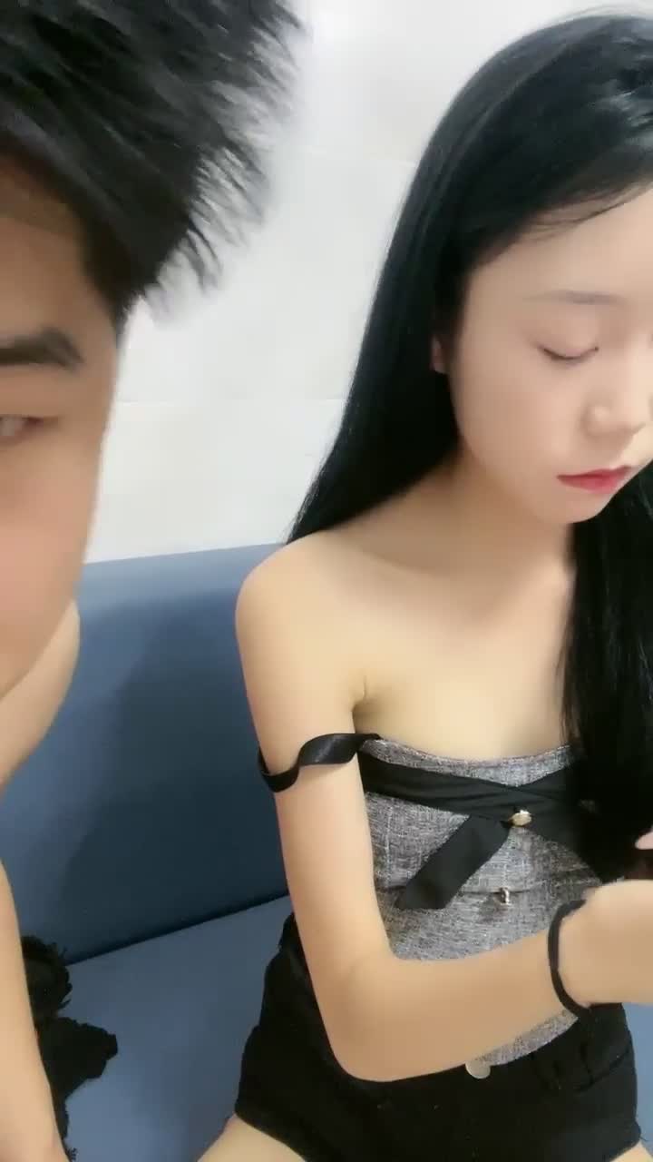 【啊斌老师】美女越来越好看了，丝袜大长腿 蜜臀啪啪镜头好爽啊 主动吃鸡 足交猛草#啊斌老师  #丝袜   #大长腿  #蜜臀  #足交