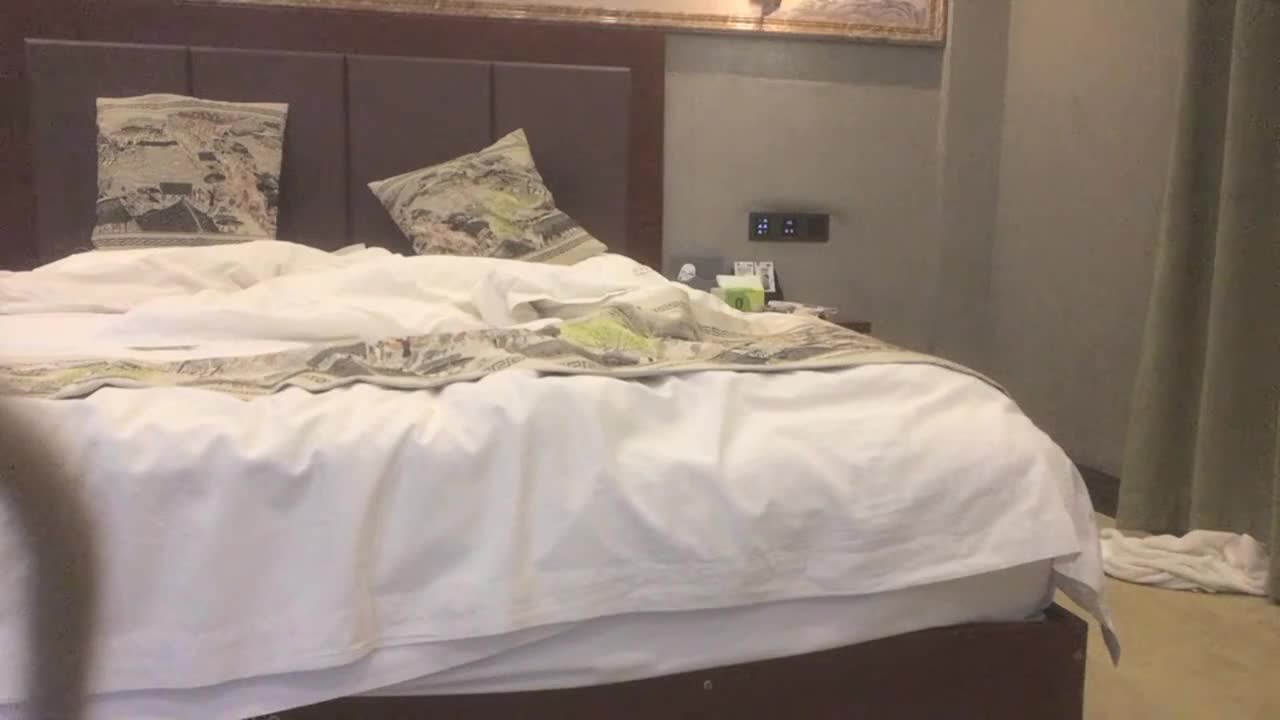 漂亮轻熟女 我不行了再拷不得劲啦再拷人家皮破啦 河南大姐很风趣学小姐姐叫床 操一般貌似有人敲门吓死了 #轻熟女  #河南