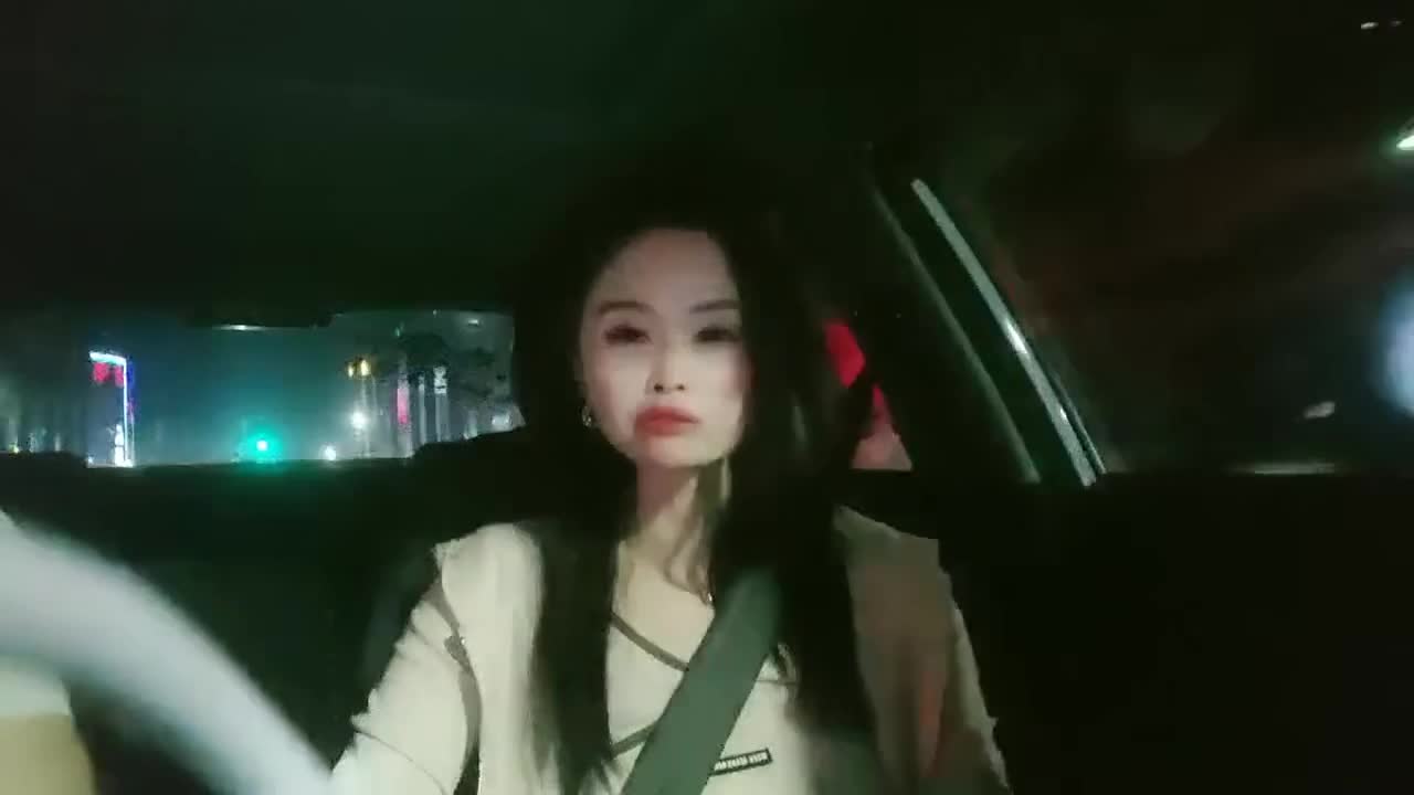 你有没有病啊怎么会这样子啊 身材苗条 被哥们故意偷偷弄破套子内射了 都快气晕了#内射