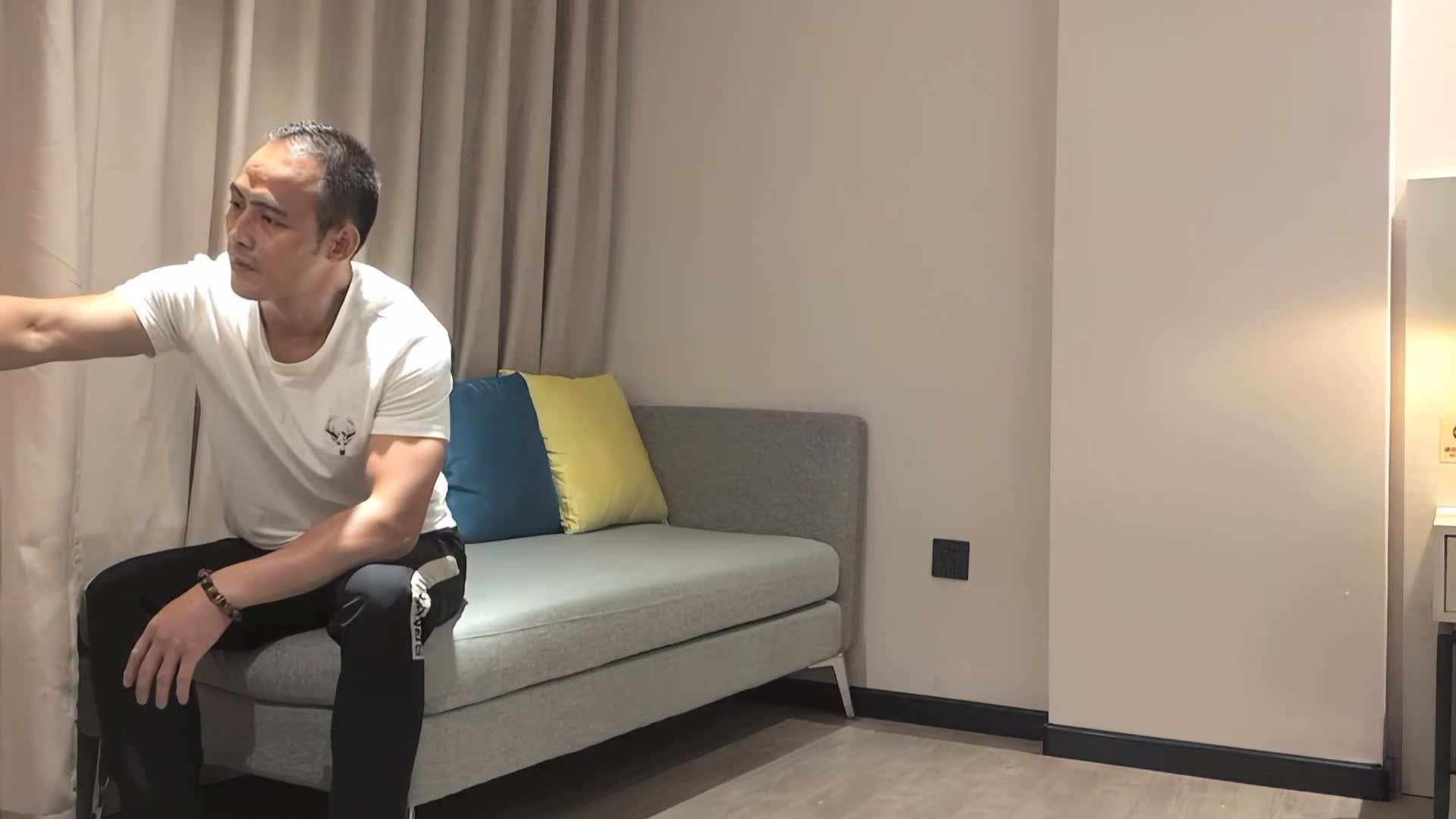 高颜值小姐姐吃鸡啪啪 身材苗条皮肤白皙 在沙发被大鸡吧肌肉哥多姿势猛怼 娇喘连连#高颜值  #探花  #娇喘