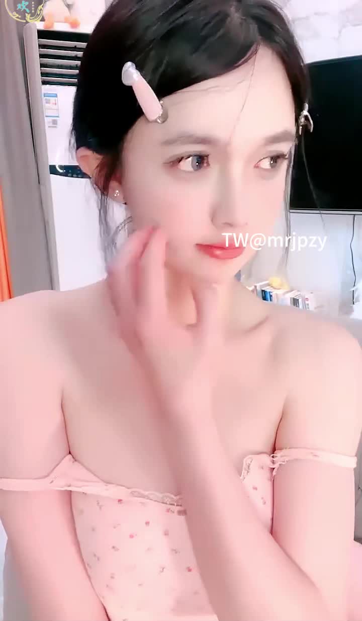 超高颜值 极品尤物女神 大胆露脸 九头身高挑超模般的身材，逼粉奶大人形小母狗，风情万种美乳丰臀超反差 #高颜值  #母狗