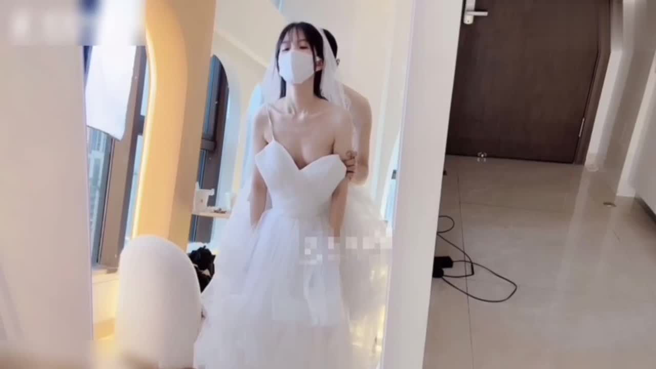 白色婚纱礼服极致诱惑，通体白净极品新娘被化妆师在镜前深度爆操#婚纱  #新娘
