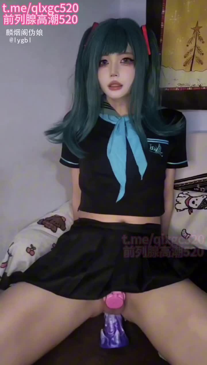 标题：好漂亮的宝宝啊标签：#雌堕 #幻龙 #后入肛交 #伪娘男娘 #打桩机 @lygbl简评：小小的也很可爱呢，被打桩机干到贞操锁都戴不住，摘下来也要打硬不起来的鸡巴，享受来自鸡巴和前列腺的双重快感