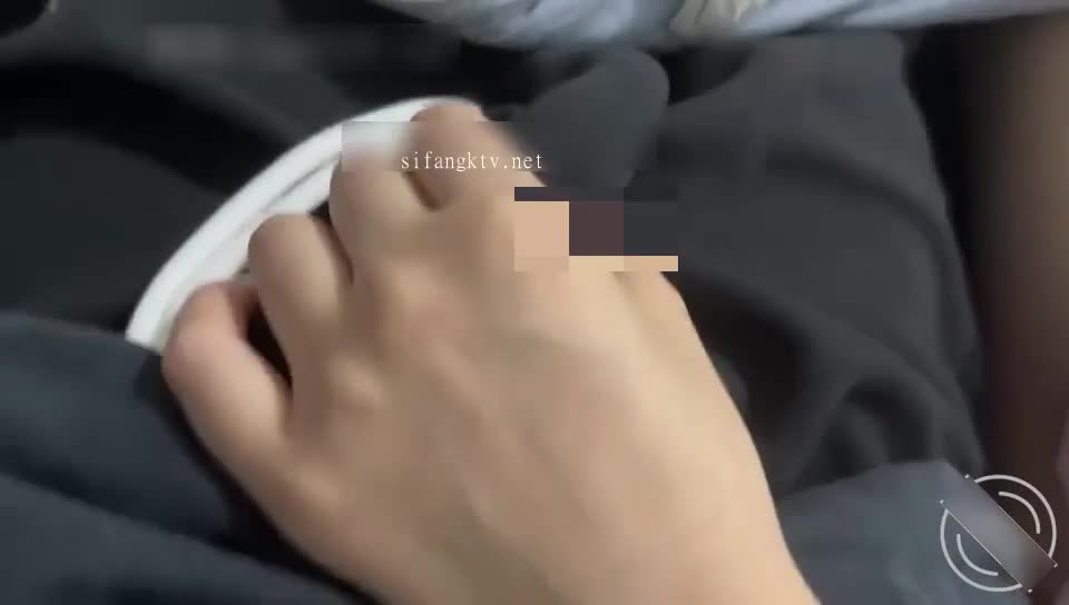 强推！最强兄妹乱伦-撕破黑丝绑住双手上了00后骚妹妹！妹妹的JK制服配黑丝#兄妹乱伦  #黑丝  #00后   #制服