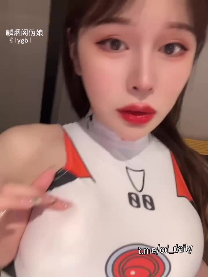 标题：妈的给我看饿了标签：#张思妮 #TS #伪娘 #人妖 #麟烟阁 @lygbl简评：我靠不光人长的漂亮，而且五官都很突出哦，唧唧都是粉粉嫩嫩的，想塞到嘴里尝一尝味道