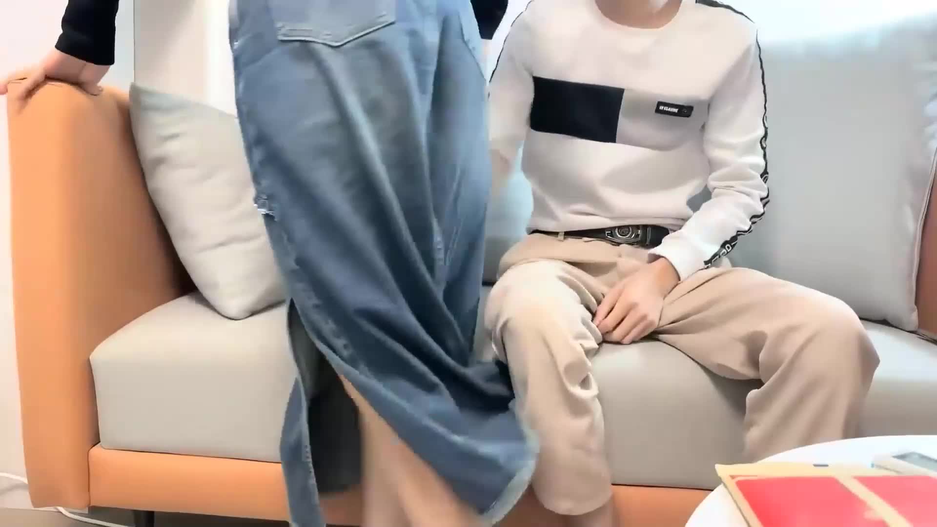 #口交 #偷拍自拍 #探花 #素人 #业余真实瘦子探花牛仔裙小骚货摸腿调情把衣服床上掰穴爆操