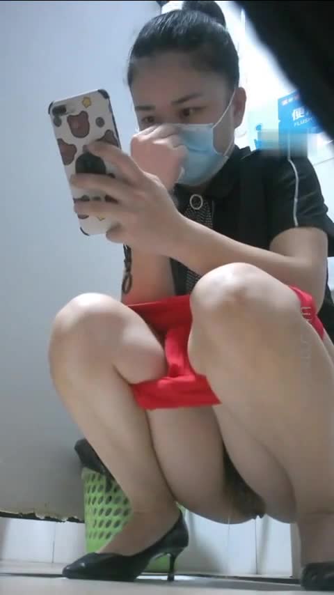 #偷窥 #偷拍自拍 #素人 #业余真实 #厕所公厕偷拍女人
