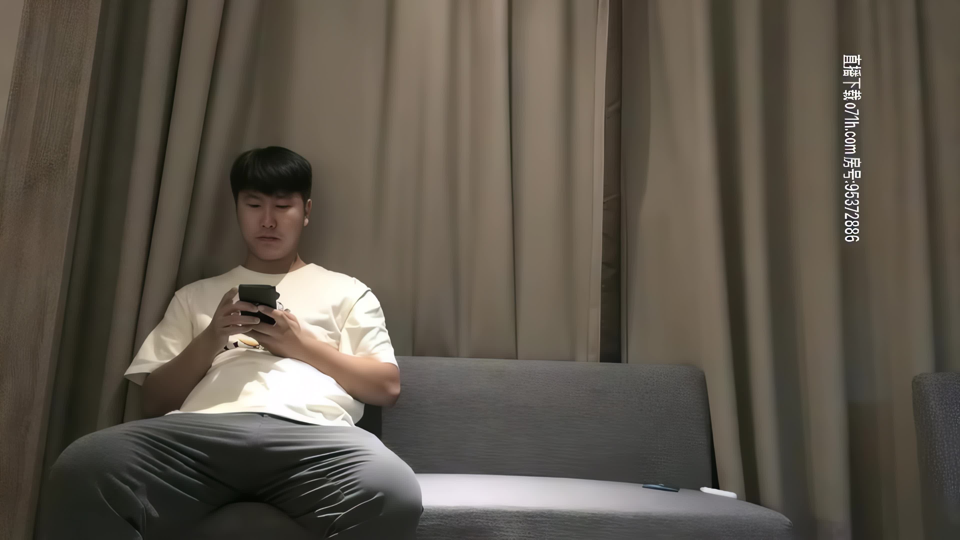 【独家4K高清版】探花偷拍紫衣热裤长发妹，做爱怕疼换口爆甜蜜！  赞助完整版： 点击看详情介绍会员传送门： 咻咻咻直接观看