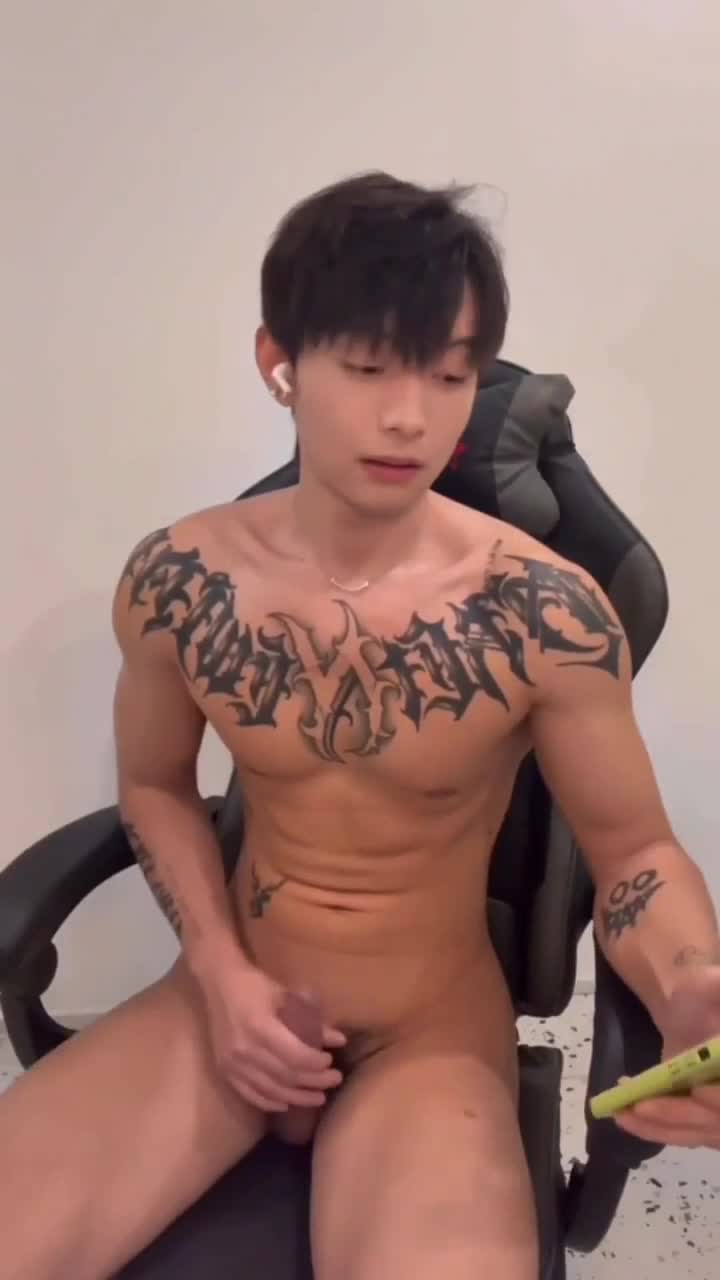 #打手枪 #偷拍自拍 #素人 #业余真实 #高颜值男网红视频流出