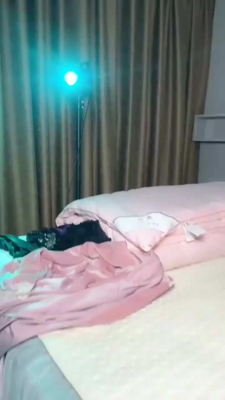 #巨乳 #自慰 #跳蛋 #反差婊 #丝袜三十岁的女人二十岁的身材丰满大奶让你大鸡巴挺起来