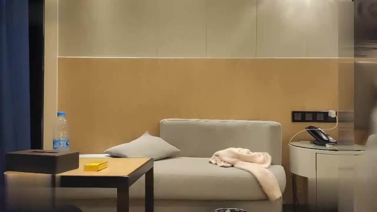 #口交 #女上位 #女性高潮 #偷拍自拍 #探花操到一半发现被偷拍