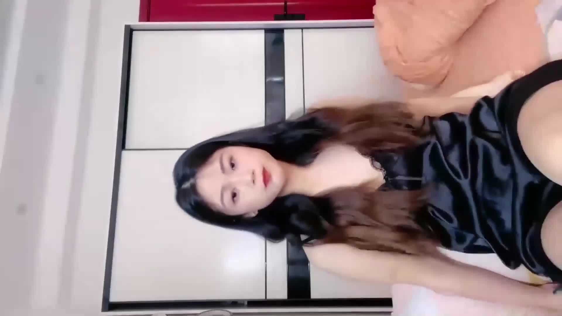 #自慰 #反差婊 #美女 #美胴 #直播超有气质的极品美妇乖巧听话脱光光特写展示