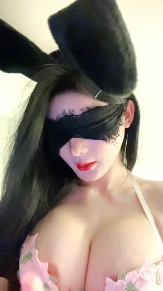 #专治不硬 #巨乳 绿播女神下海【专治不硬】妩媚妖娆诱惑到爆，简直就是狐狸精苏妲己再世，人间尤物极品美乳最美蜜桃臀，性感裸舞，肛塞爽翻了 点击查看更多