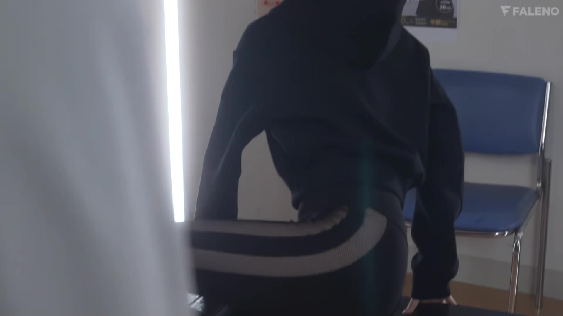 这个反差萝莉在每日大赛中脱光衣服从高中生变身性感尤物白嫩双峰晃瞎男人双眼-1 点击查看更多