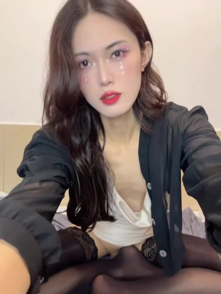 #自慰 #打手枪 #偷拍自拍 #业余真实 #丝袜性感美人TS桃子吖这身行头太美丽了自慰握着仙女棒可劲撸可劲射