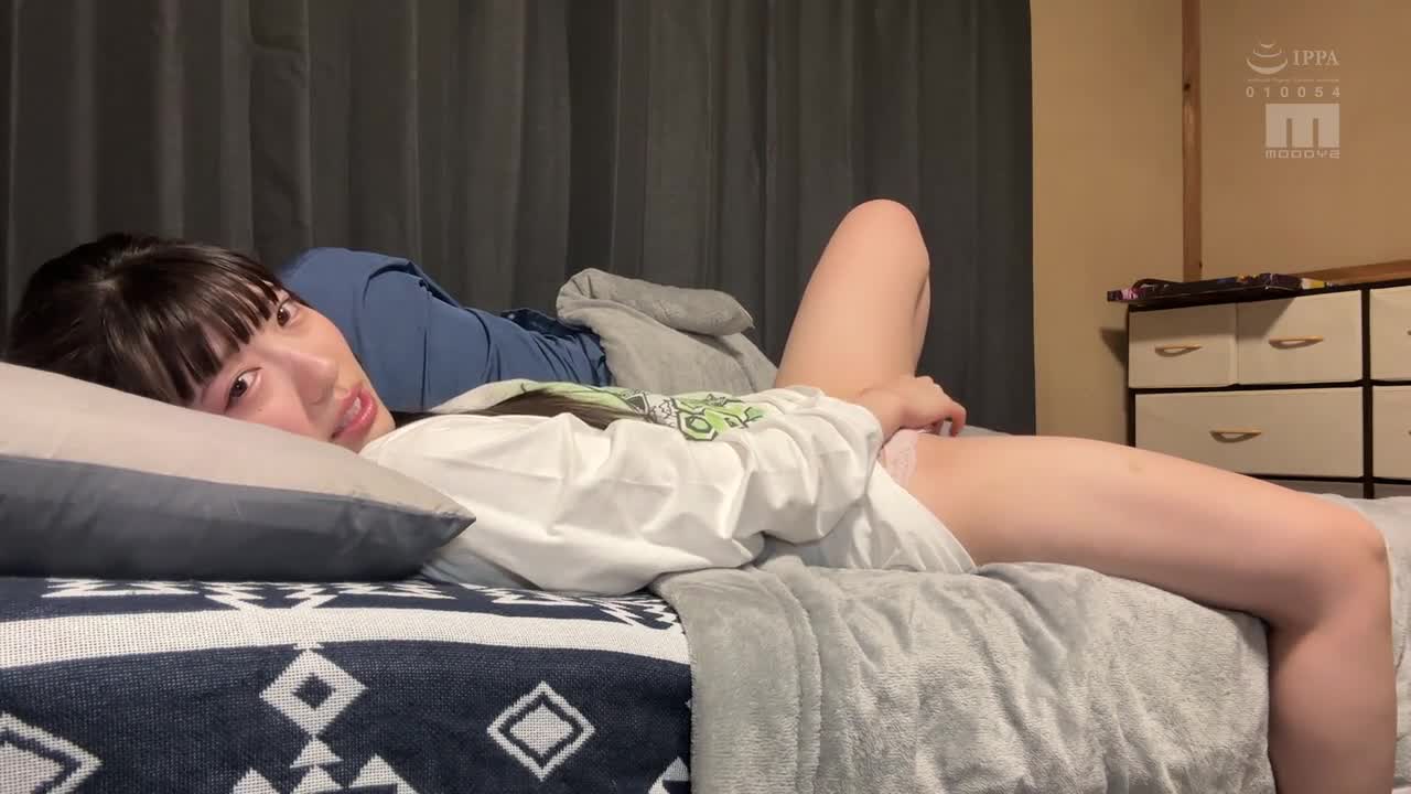 甜美又妖艳的19岁嫩妹，做爱经验已经很丰富，边操边揉捏奶头，一上一下主动套弄，扶着屁股后入拍打-1 点击查看更多