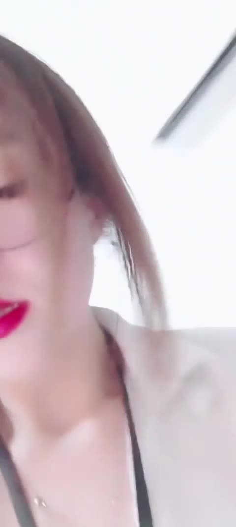 #自慰 #跳蛋 #叫床 #丝袜 #美女眼镜黑丝美少妇主播直播脱衣揉奶诱惑在把跳蛋放逼里自慰