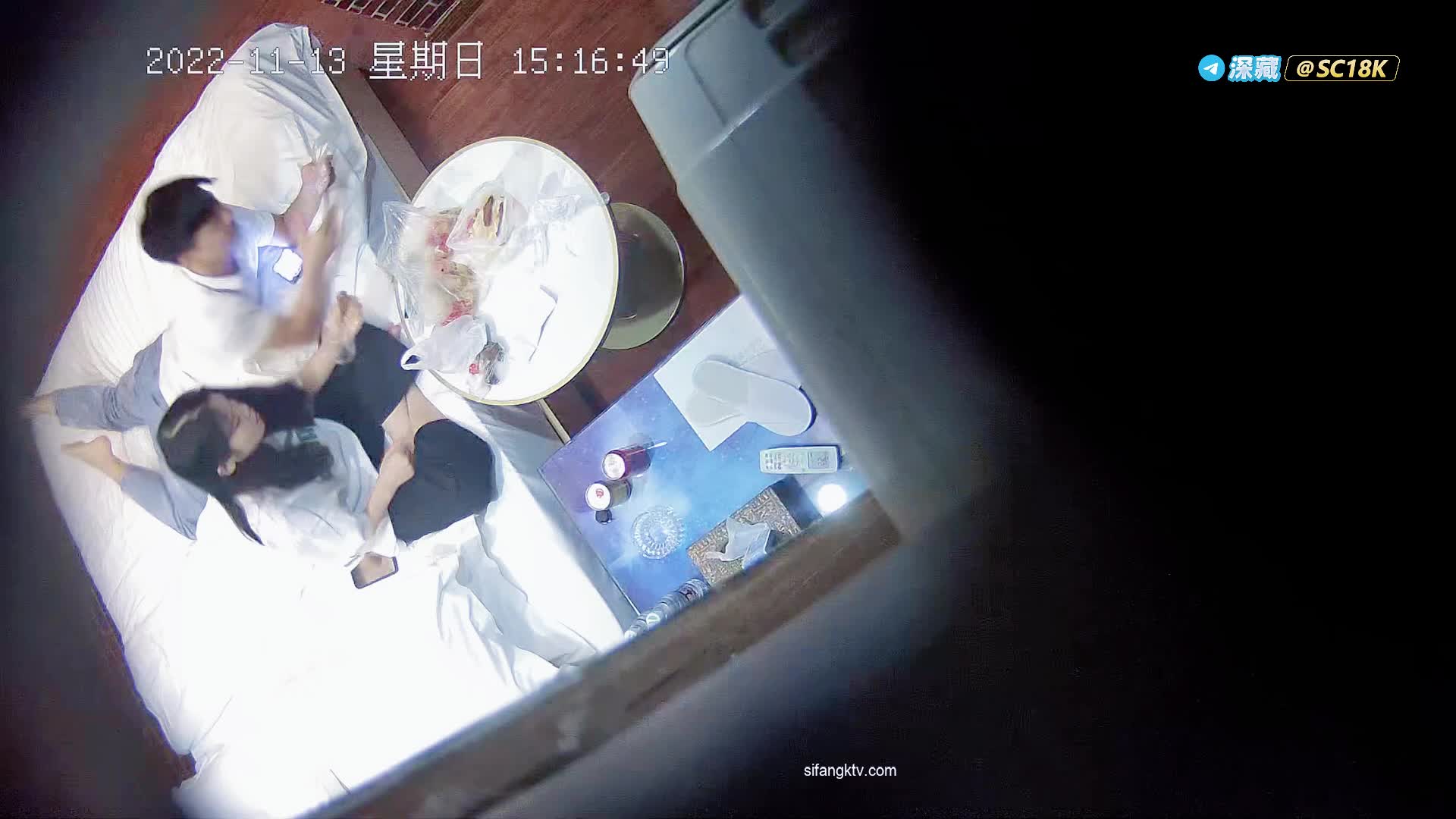 高中生萝莉约炮被偷拍，360镜头下无死角展示，娇嫩身体被猛男压着操，粉嫩奶子被揉捏到变形还喊着要更深 点击查看更多