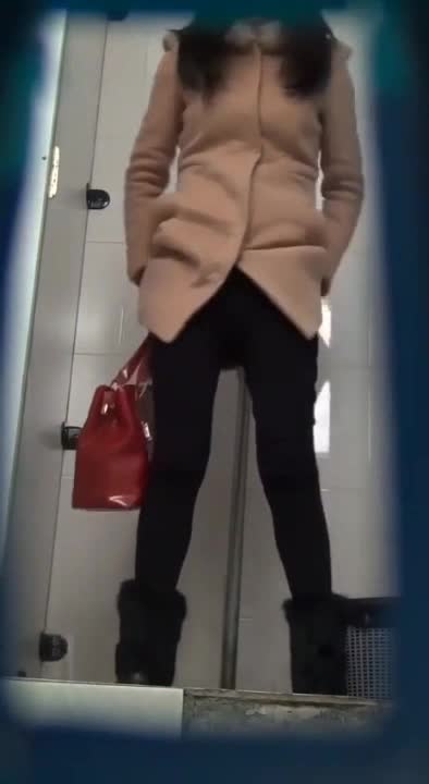 #偷窥 #屎尿癖 #偷拍自拍 #素人 #业余真实厕所偷拍680厚黑