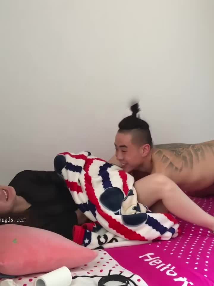 顶级稀有资源泄密，纹身小哥和甜美女朋友 点击查看更多