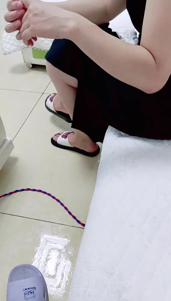 【剧情演绎】客厅少妇的勾引，根本受不呀 直接扑倒在客厅沙发上就是一顿无套狂艹，最后胸射！#剧情  #少妇  #胸射