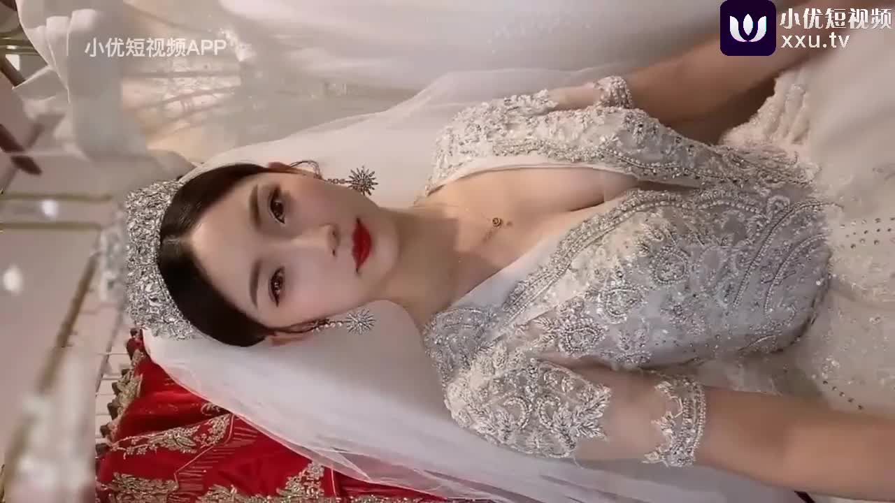 #热点爆料 #露点走光【网曝新娘露出】网曝几十位极品新娘定妆照露奶走光合集，奶子太美了