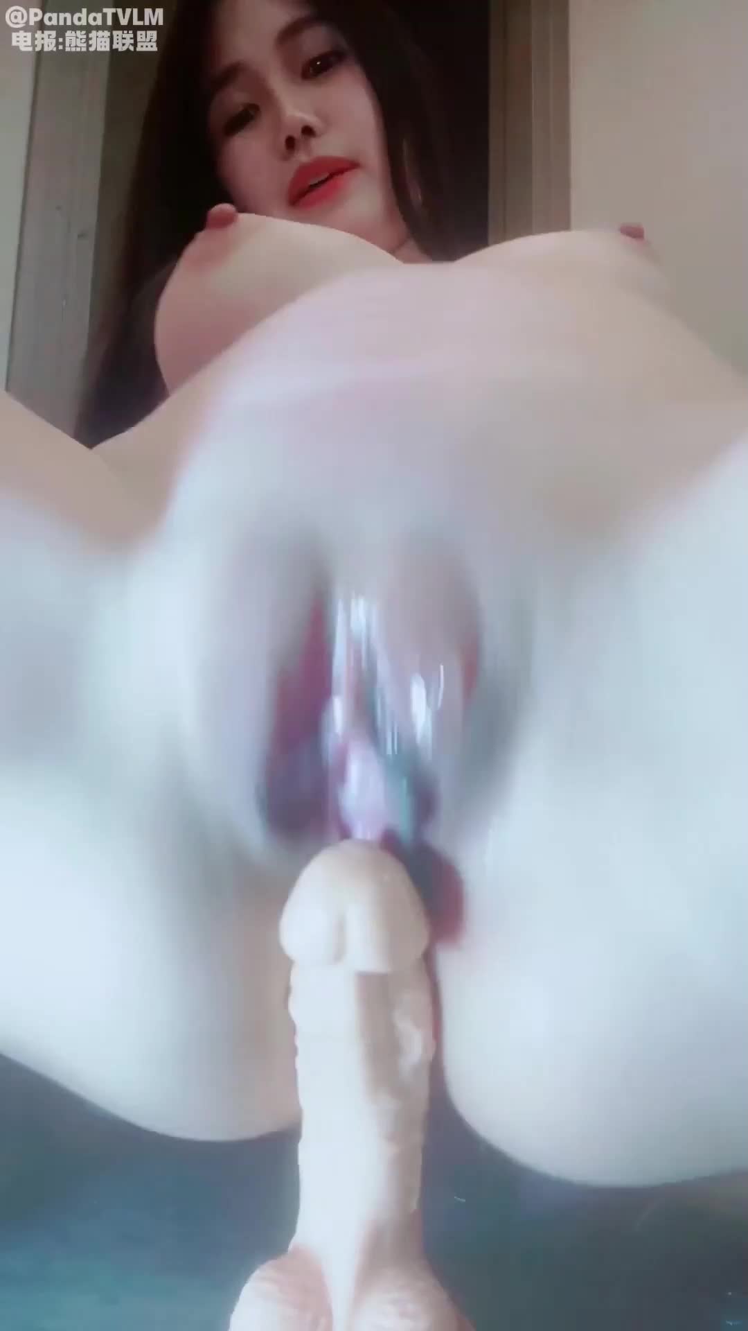 #自慰 #偷拍自拍 #素人 #无毛粉嫩白 #业余真实极品御姐自慰