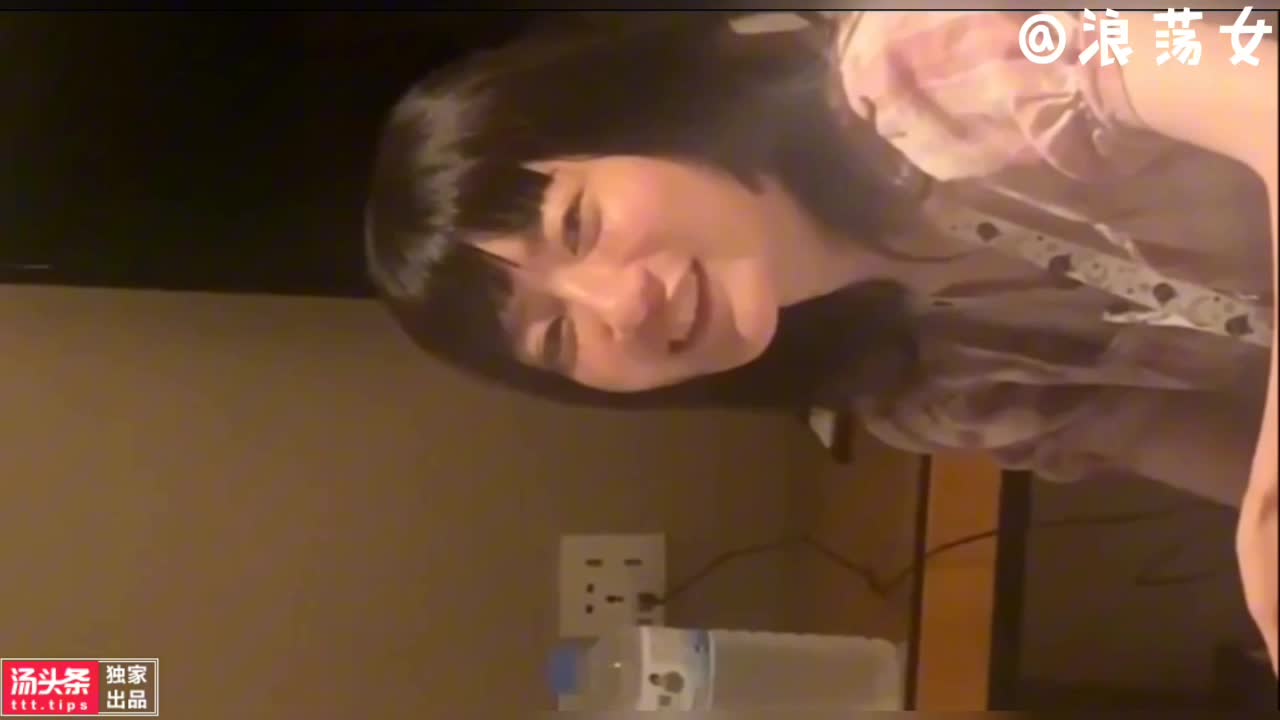 #可爱萌妹 #淫荡对白 #母狗 #粉鲍美乳金主约啪可爱萌妹，露脸舔鸡巴，激情啪啪内射，淫荡对白～哇美女，你的屁眼好粉嫩，想后入肛交，哒咩哟不可以