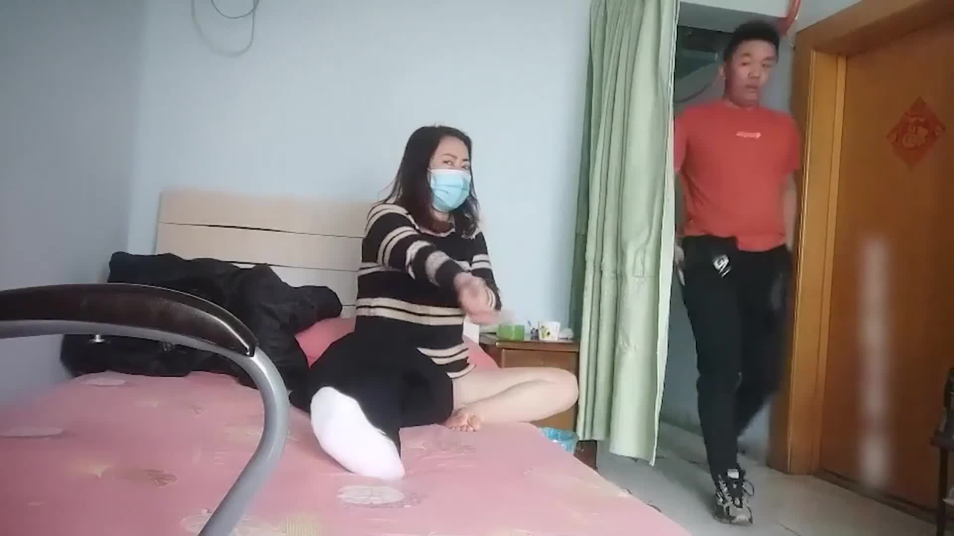 #妓女 #巨乳 #熟女 #内射 #打手枪探访按摩店城中村内找了一个轻熟女直接无套乱艹太爽了没艹几下就内射了