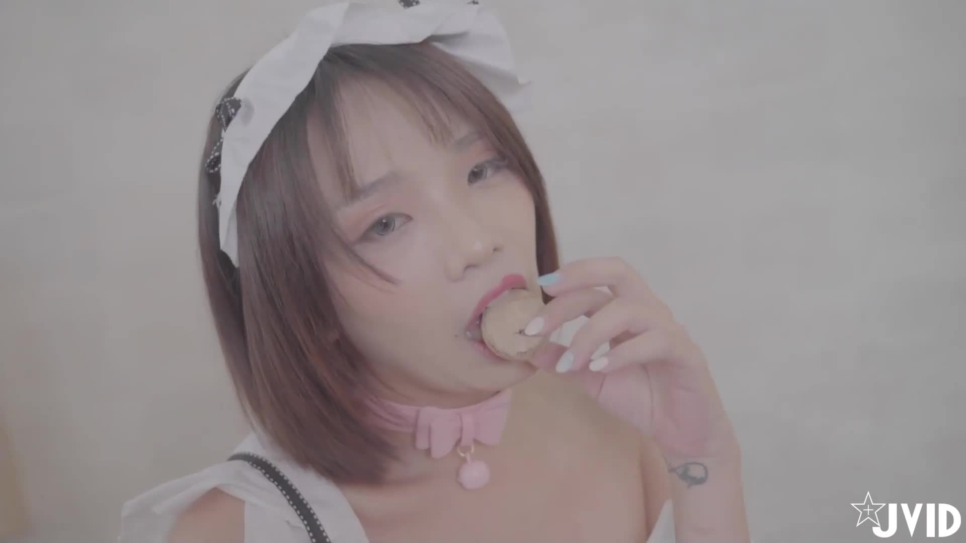#自慰 #偷拍自拍 #素人 #无毛粉嫩白 #业余真实糖心迎春厨娘