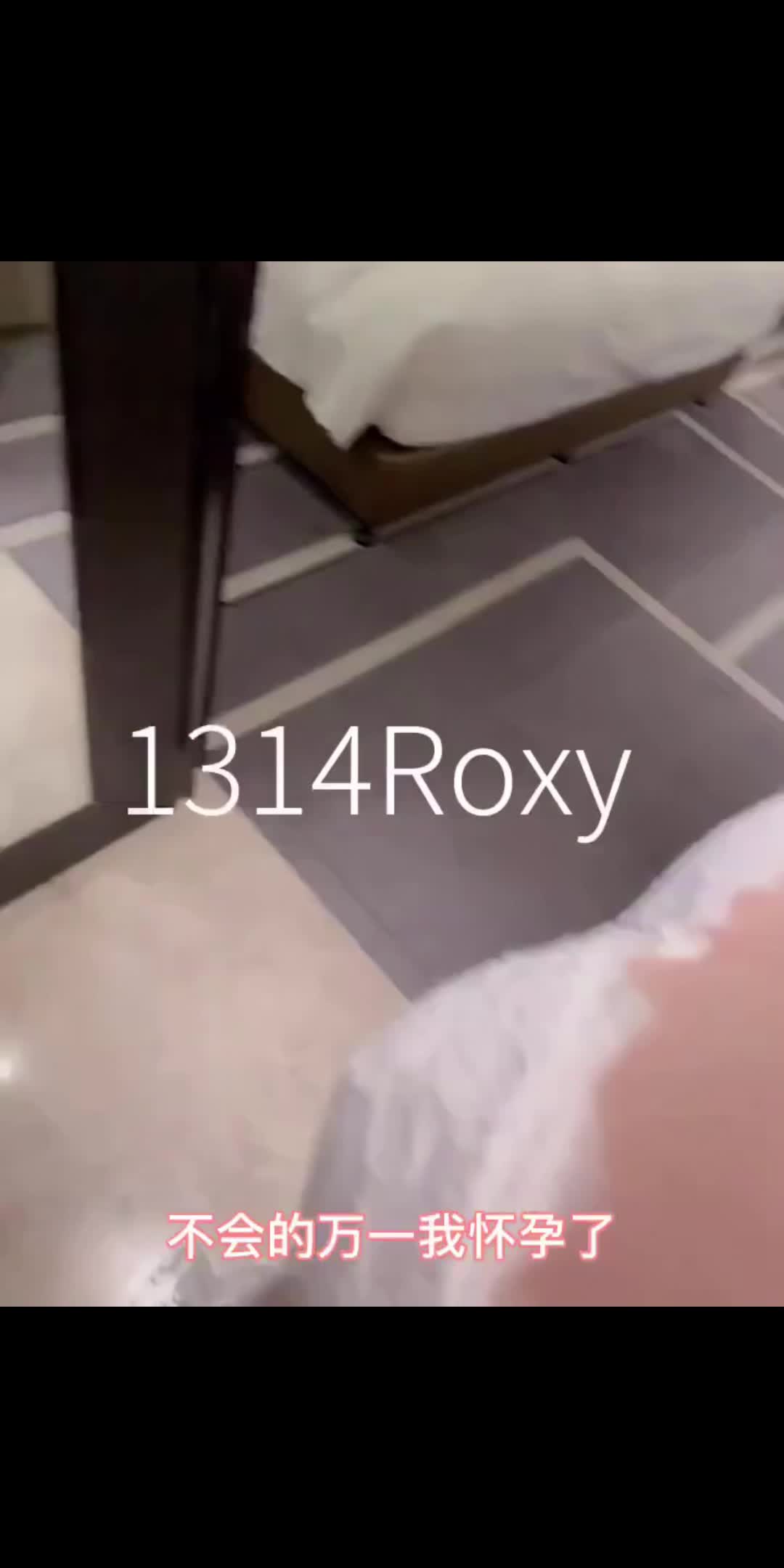 逆天绿帽绿奴夫妻，推特极品王八老公【Roxy】无水印长视频，各种约啪单男弟弟亲戚，对白淫荡#帽绿奴  #推特    #Roxy