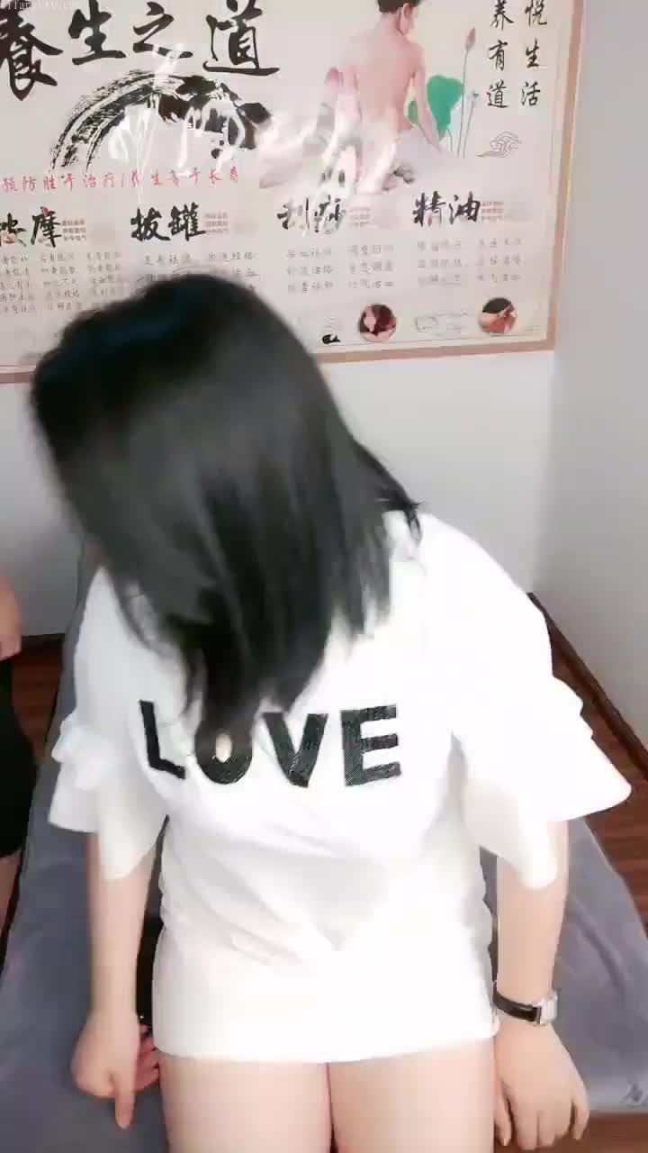 【剧情演绎】极品大奶少妇 按摩师推油并勾引技师，当大屌插入的瞬间，那淫荡的叫声响彻整个房间#剧情演绎  #少妇  #推油