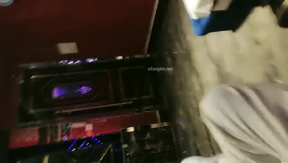 一代炮王，【山鸡岁月】，一天逛遍几个会所，广撒网总有愿意的，大奶少妇深夜来酒店#山鸡岁月  #少妇  #大奶子