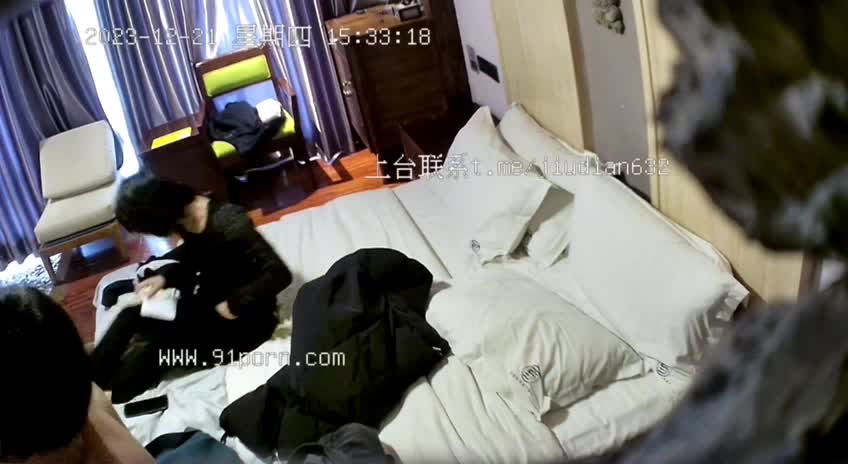 #偷窥 #女性高潮 #偷拍自拍 #素人 #业余真实酒店监控偷拍学生情侣放假酒店狂干