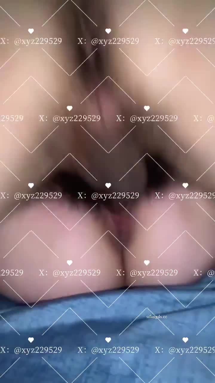 淫妻绿帽3P精彩大战体验了人生的“第一次刷锅” 让单男摘套之后肆意猛攻被操得红肿灌满精液的小穴#淫妻  #绿帽  #3P  #刷锅