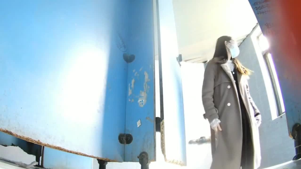 #偷窥 #偷拍自拍 #素人 #业余真实 #厕所蓝门厕拍嫩穴小姐姐嘘嘘