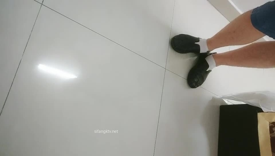 一代炮王，【山鸡岁月】，一天逛遍几个会所，广撒网总有愿意的，大奶少妇深夜来酒店#山鸡岁月  #少妇  #大奶子