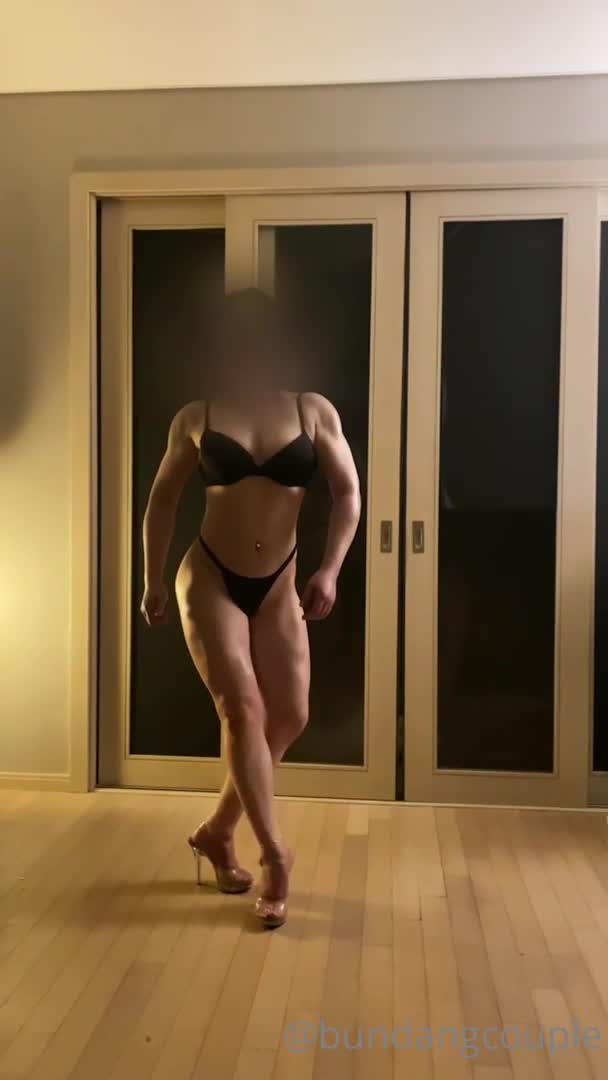 柔中带刚大阴蒂，撸铁健身女神【bundangcouple】福利合集2，裸体健身啪啪自慰#bundangcouple  #自慰  #裸体健身  #健身女神  #大阴蒂
