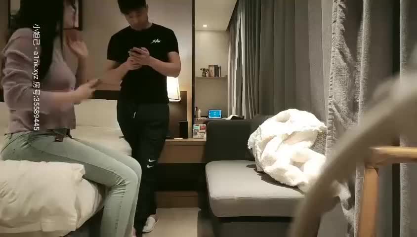 #打手枪 #女上位 #偷拍自拍 #探花 #素人约了个韵味十足的少妇欲求不满