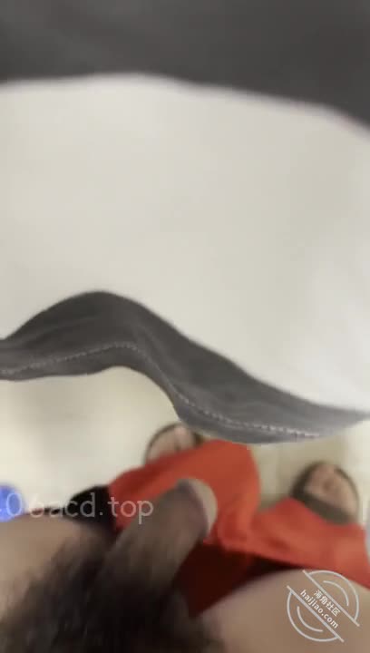 海角乱伦大神【姐姐的奶味】无水印福利合集1，边操老姐边给姐夫打电话，就这么玩才刺激#乱伦  #姐姐的奶味  #打电话