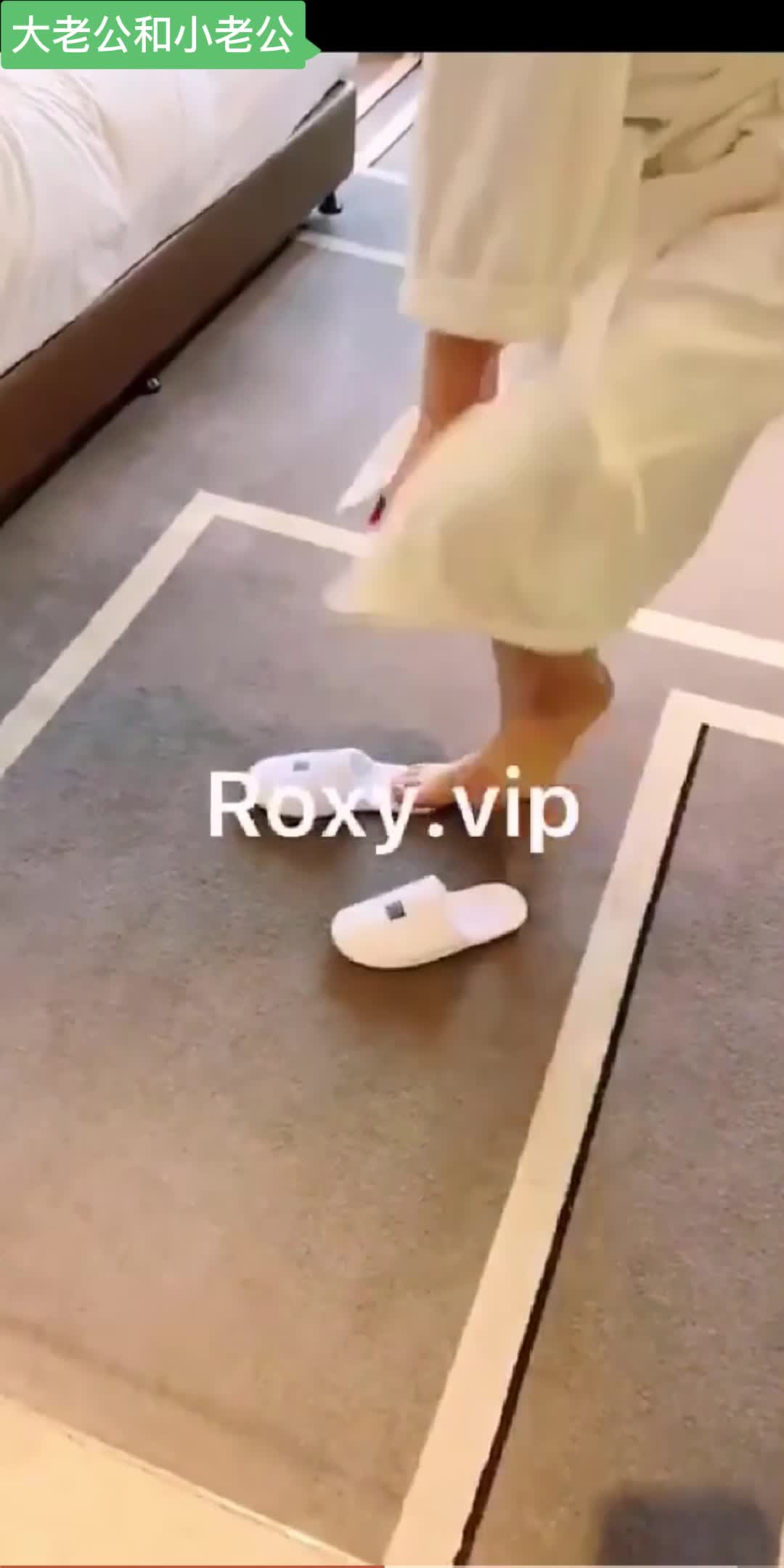 逆天绿帽绿奴夫妻，推特极品王八老公【Roxy】无水印长视频，各种约啪单男弟弟亲戚，对白淫荡#帽绿奴  #推特    #Roxy